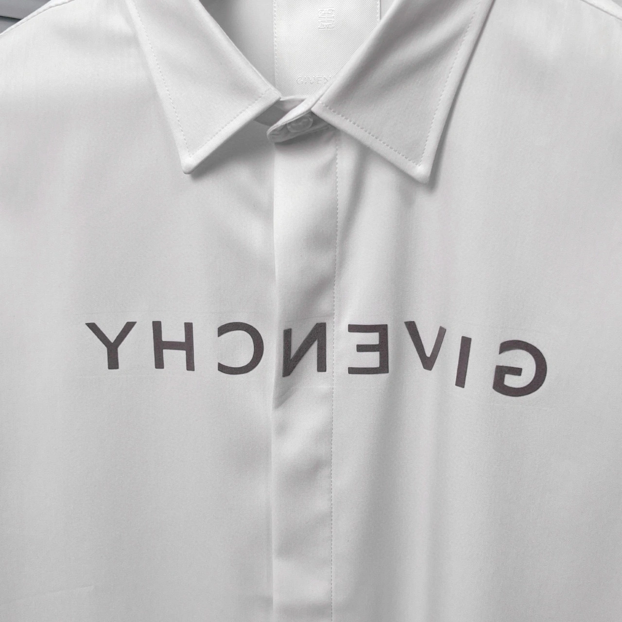&wg.luxury--6iv593hy item:E-F000F0298T